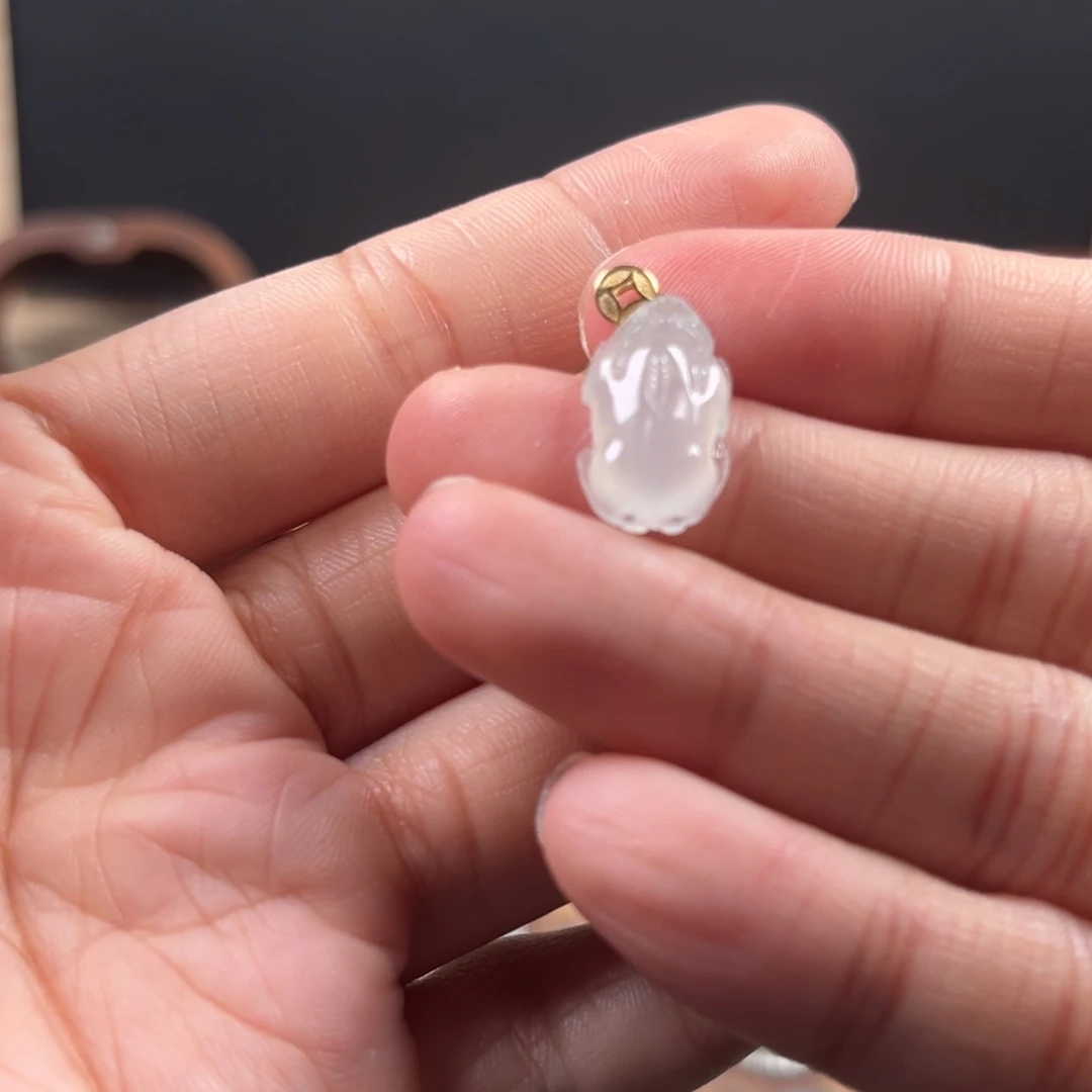 颈饰18K金镶嵌翡翠貔貅