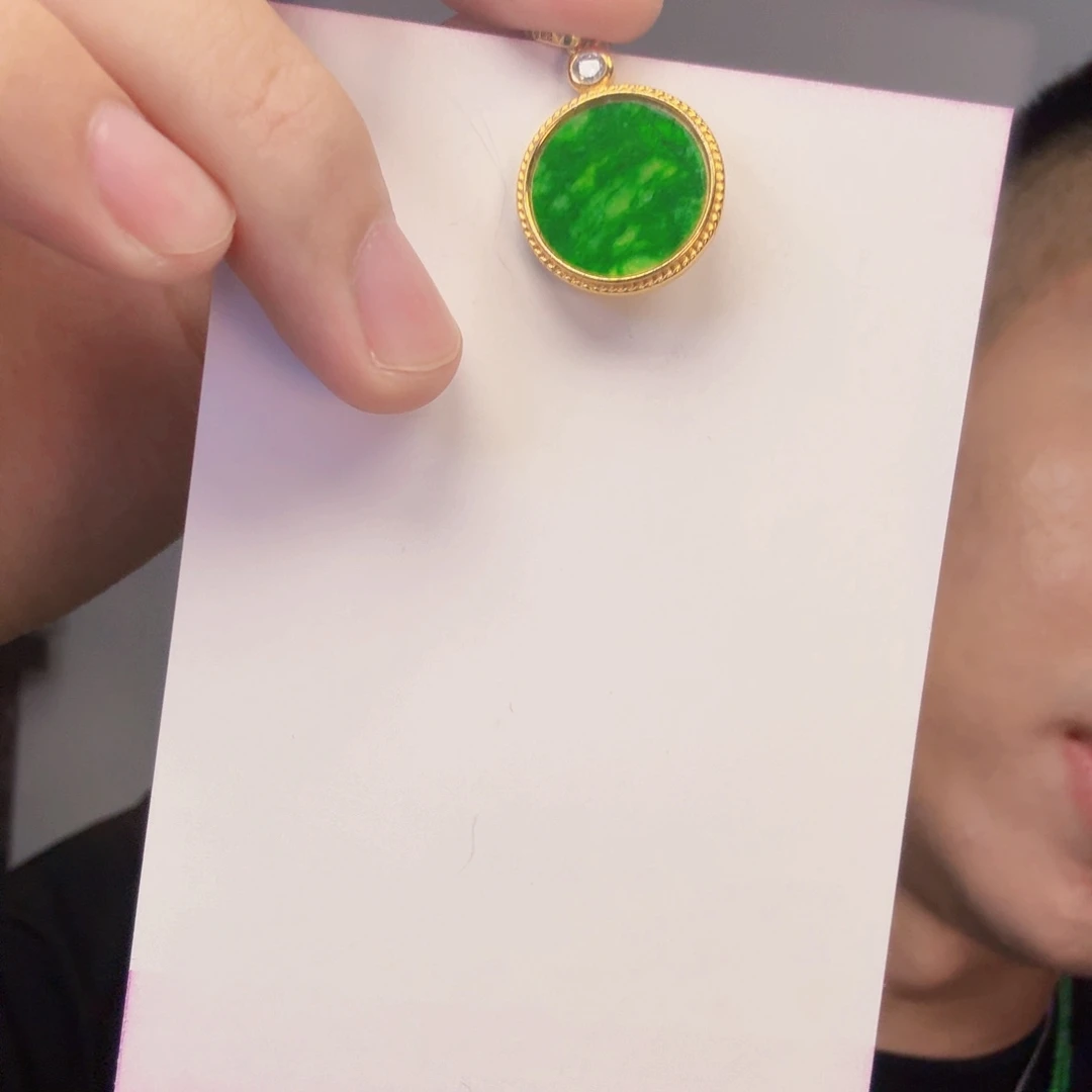 颈饰未镶嵌翡翠一件