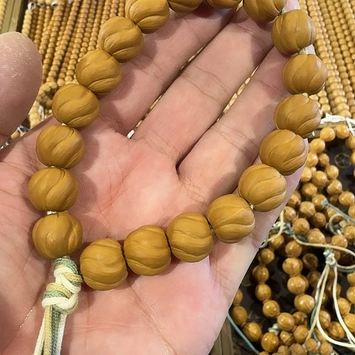 猴头核桃吊坠猴头卷卷酥卡14左右