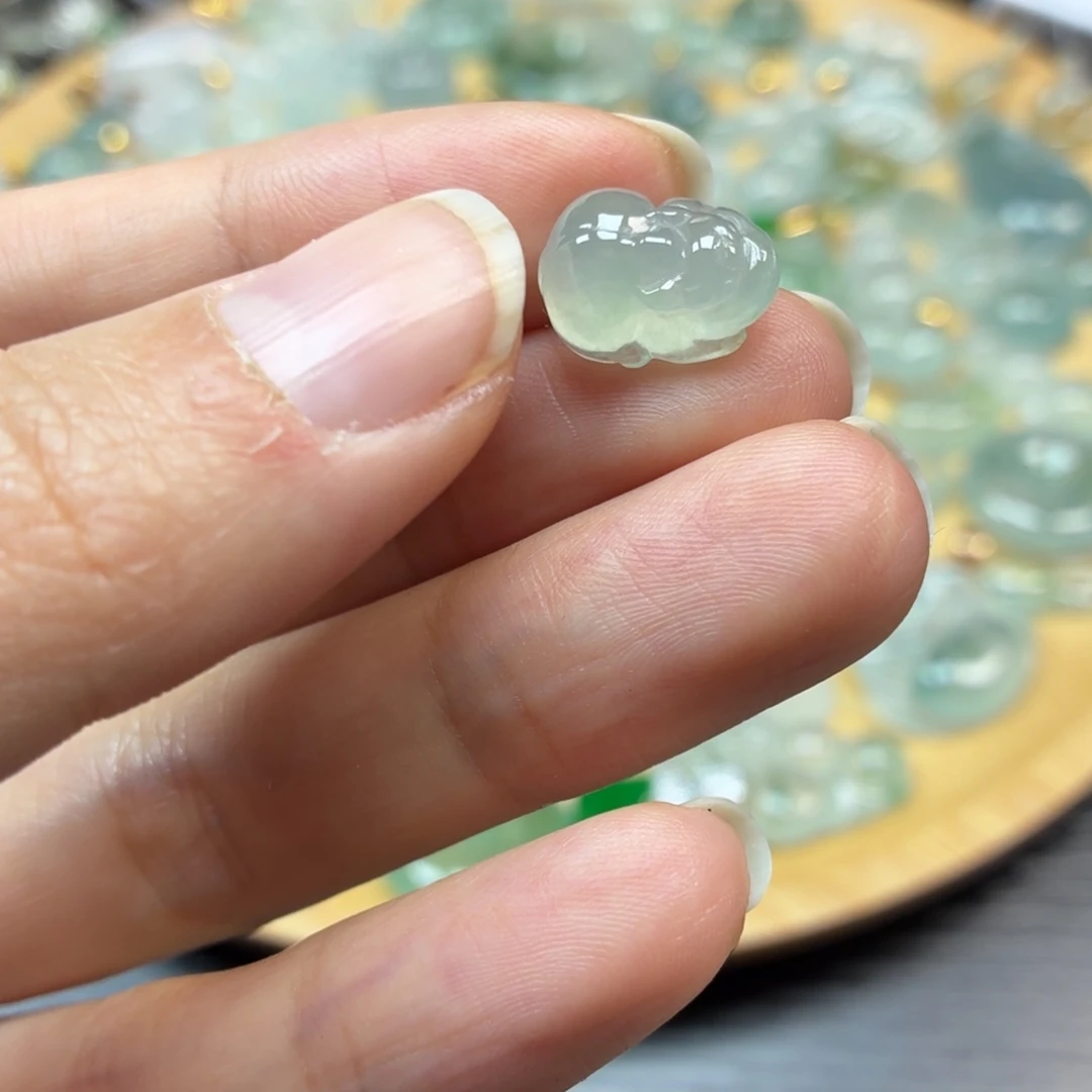 翡翠未镶嵌颈饰貔貅