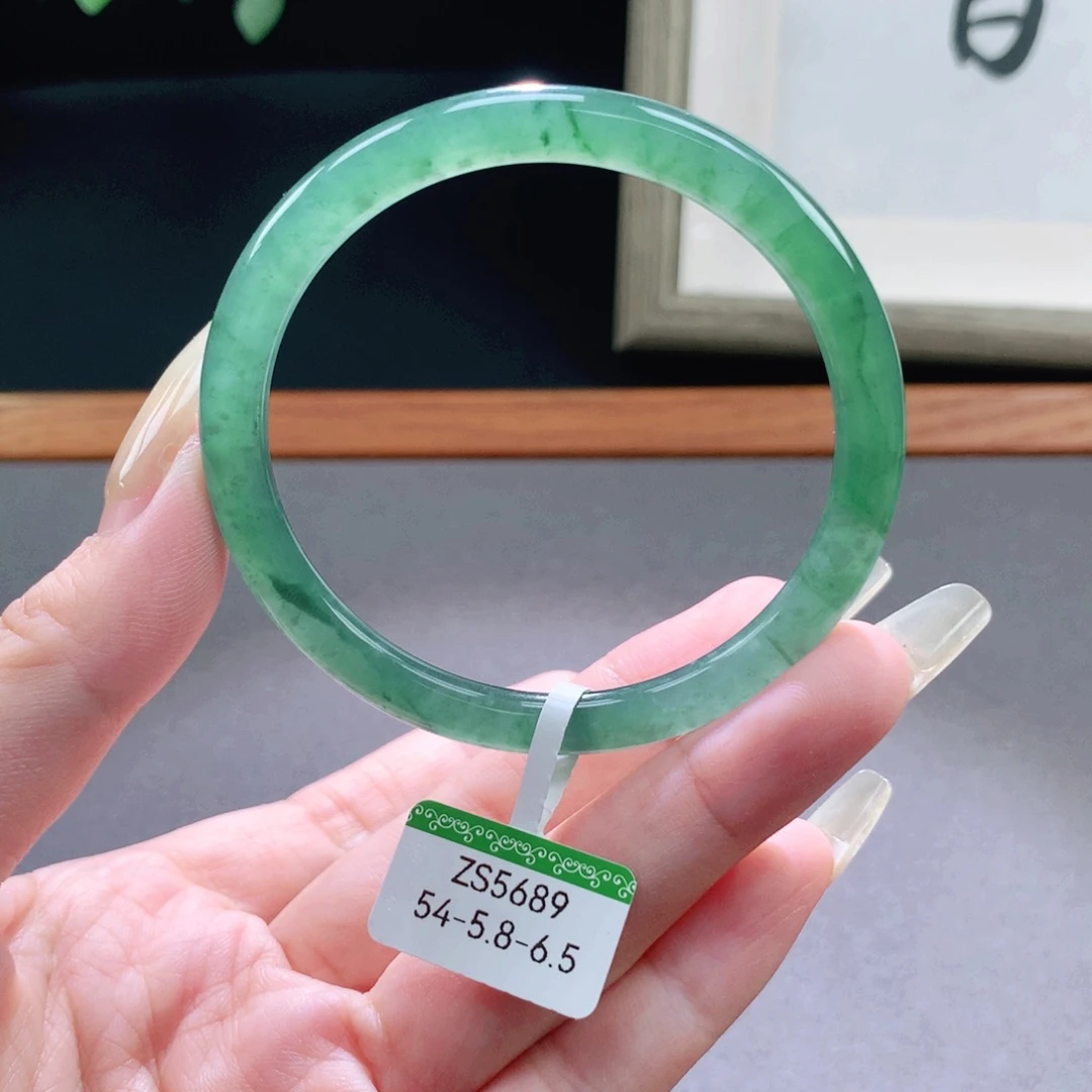 翡翠手镯未镶嵌天然翡翠手镯