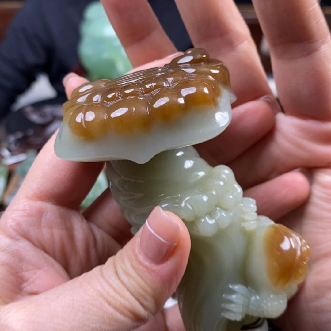 欧***言和田玉未镶嵌把件
