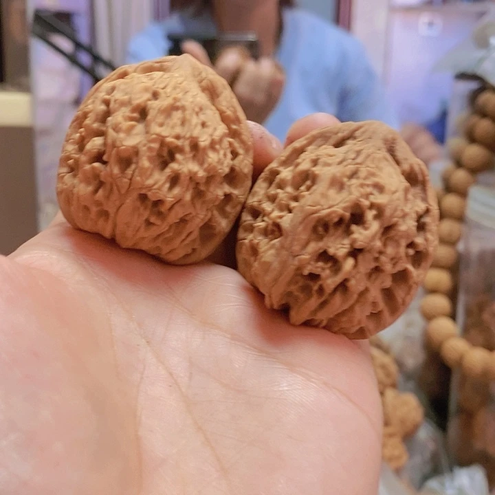 【闪购商品】文玩核桃把件40红狮子小众肚差一油