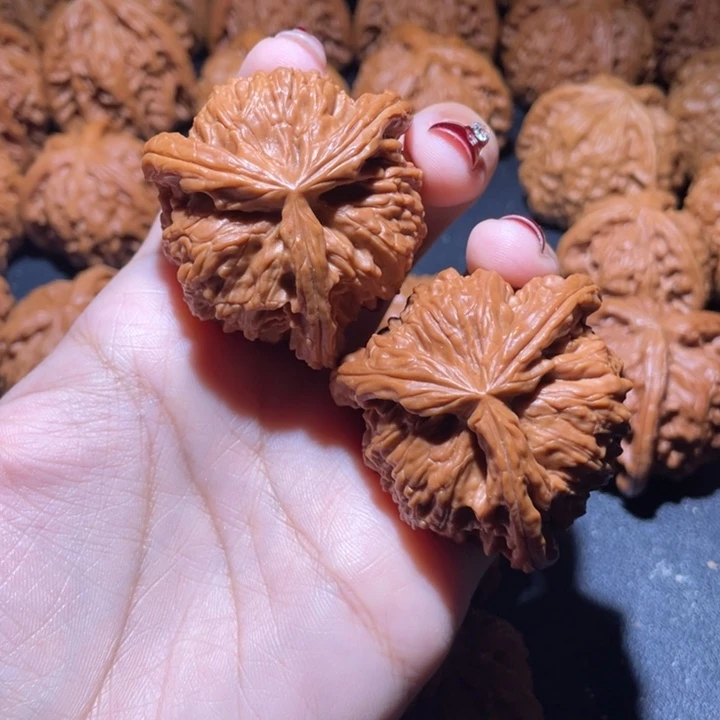 老***蜡吊坠文玩核桃白狮子