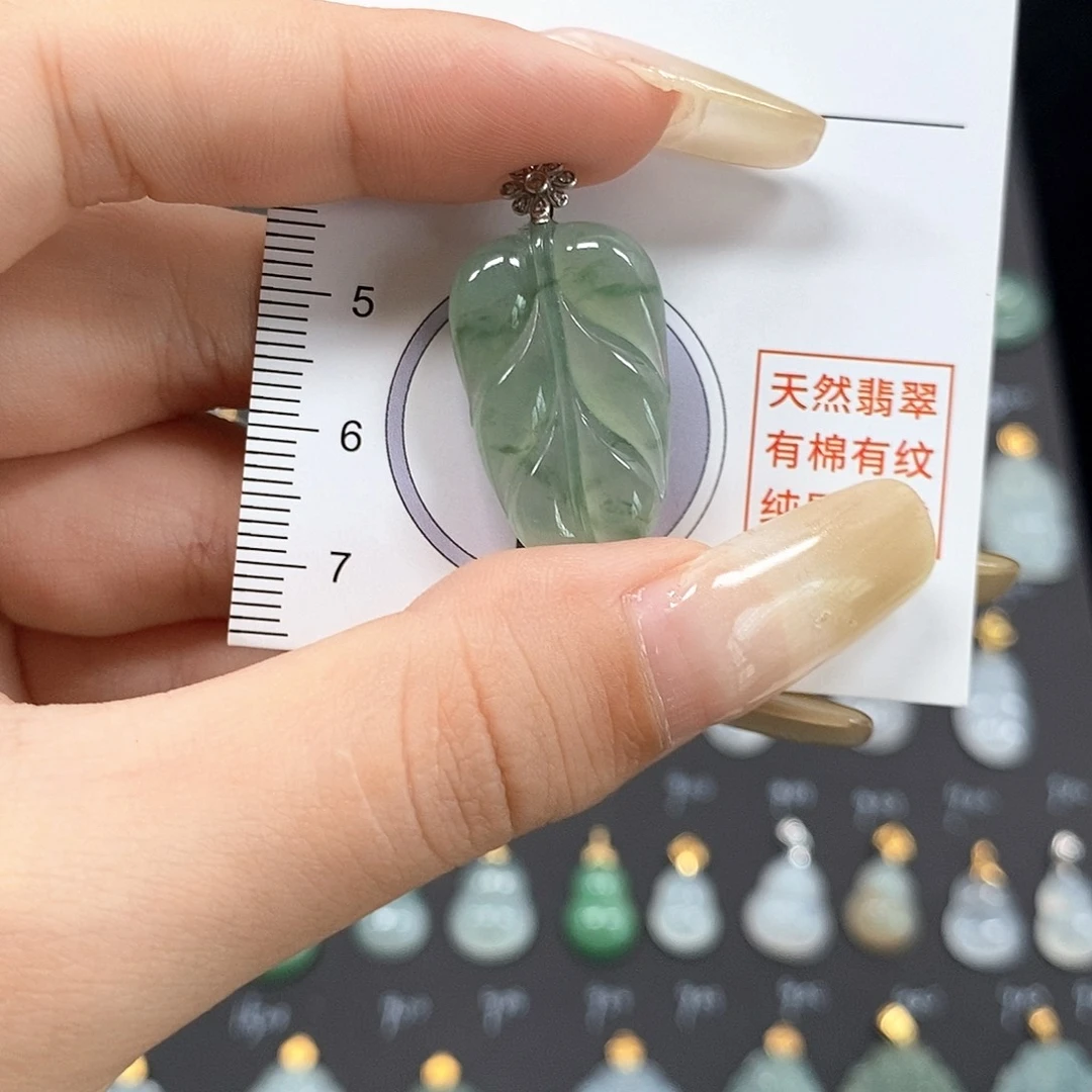 颈饰18K金镶嵌翡翠