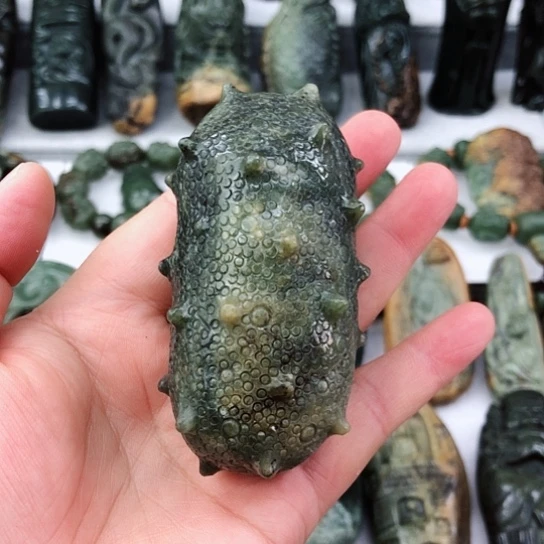 未镶嵌岫岩河磨玉（透闪石质玉）把件