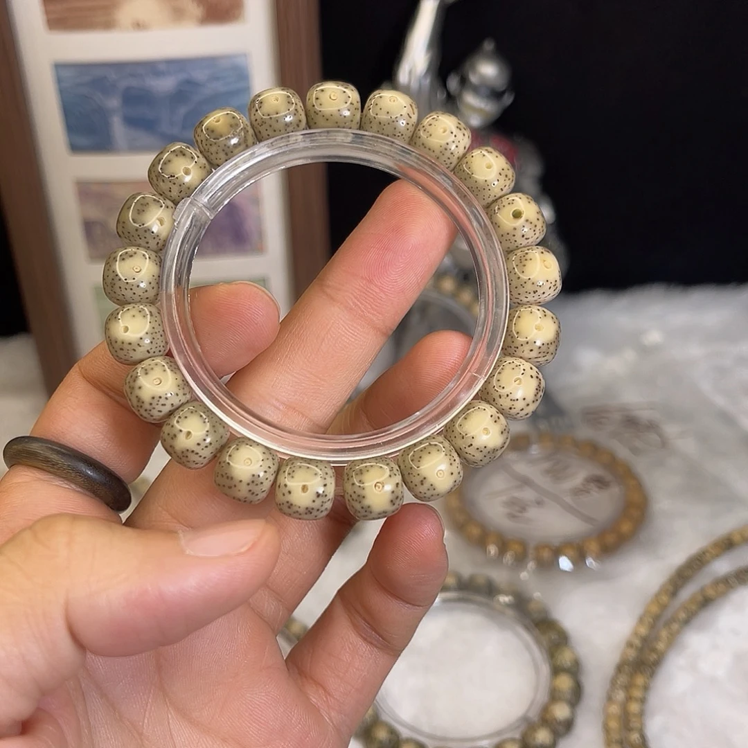 手串星月菩提674 号.  星月菩提.  一物一图.