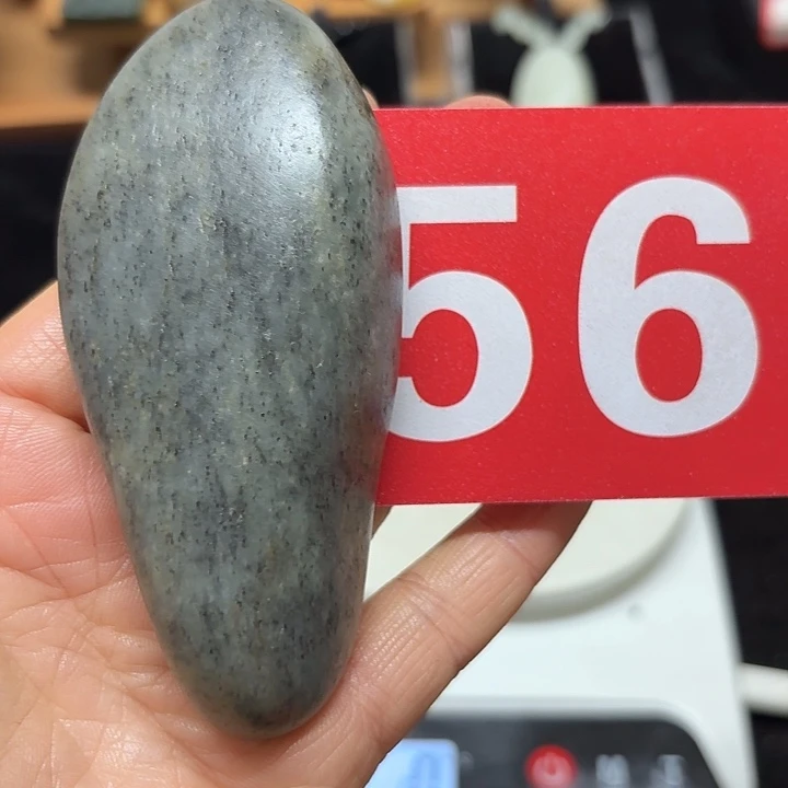 和田玉未镶嵌把件