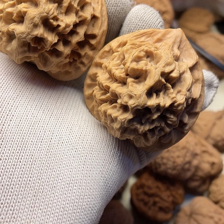 桃核吊坠林**人帝王狮子头