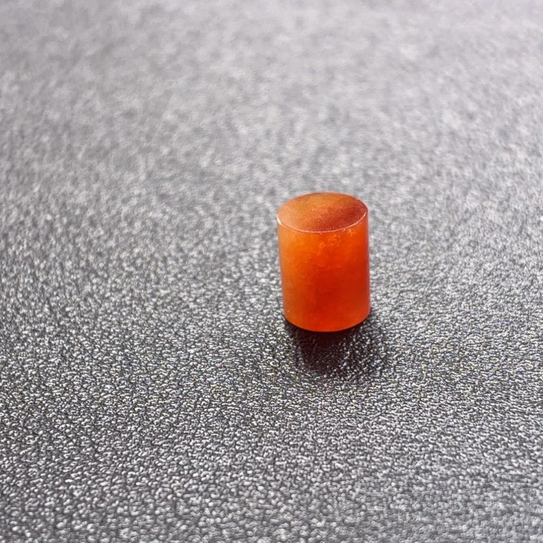 定制翡翠未镶嵌天然红很难得一颗