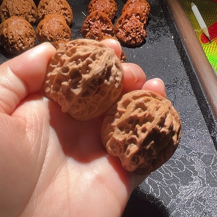 文玩核桃吊坠盘石