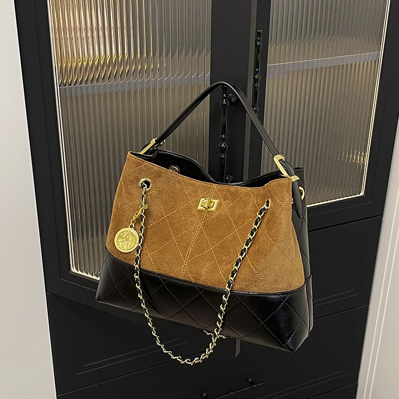 网红爆款女士水桶包时尚百搭洋气单肩包2025爆款女士斜跨通勤包女