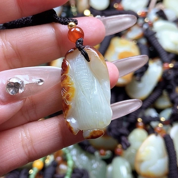 和田玉颈饰未镶嵌