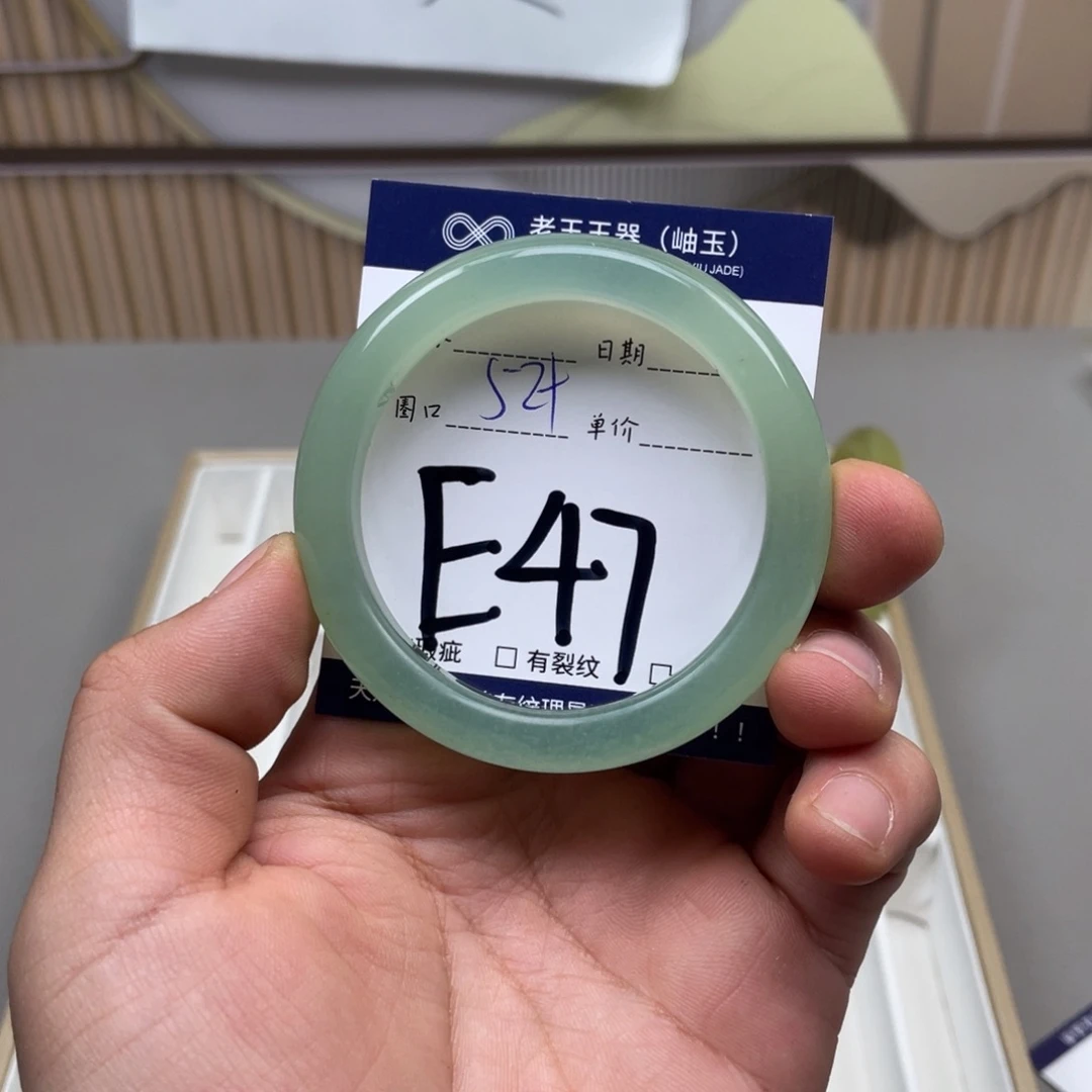 岫玉手镯手镯未镶嵌