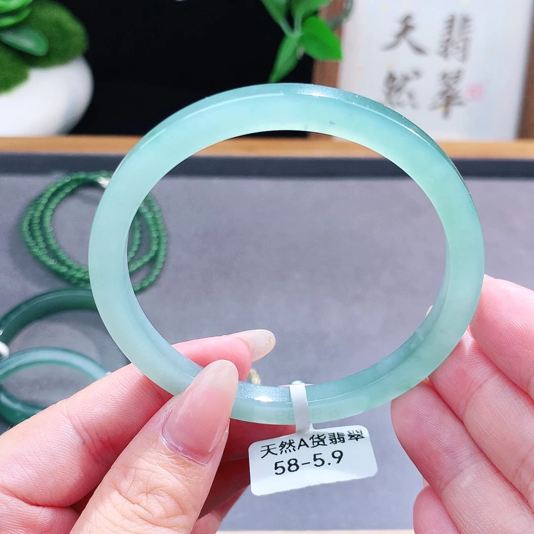 翡翠手镯（圆镯）未镶嵌
