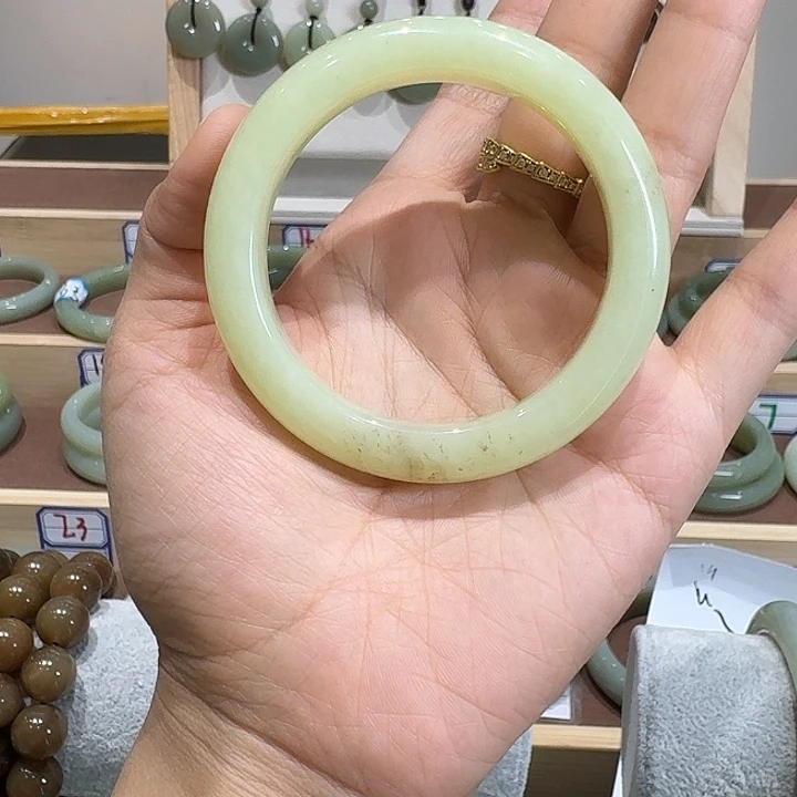 清***^和田玉（糖玉）未镶嵌手镯