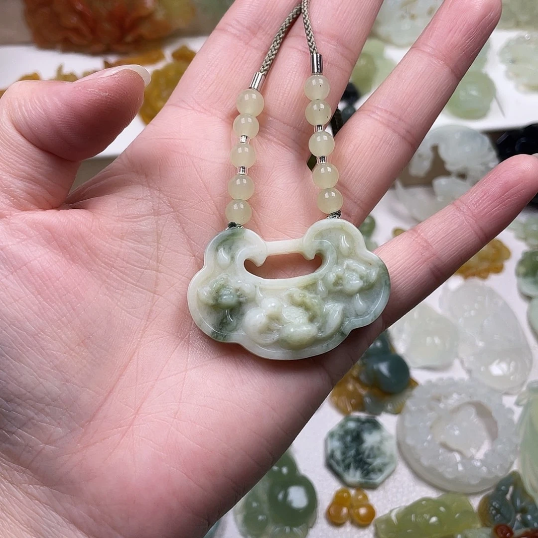 蛇纹石玉未镶嵌颈饰