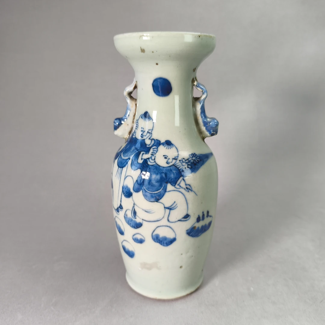 25070323清道光豆青釉青花人物双耳赏瓶 高23.3cm A03197