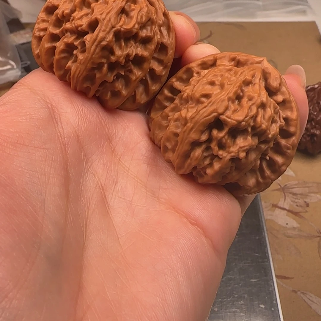 文玩核桃吊坠山地白狮子15号