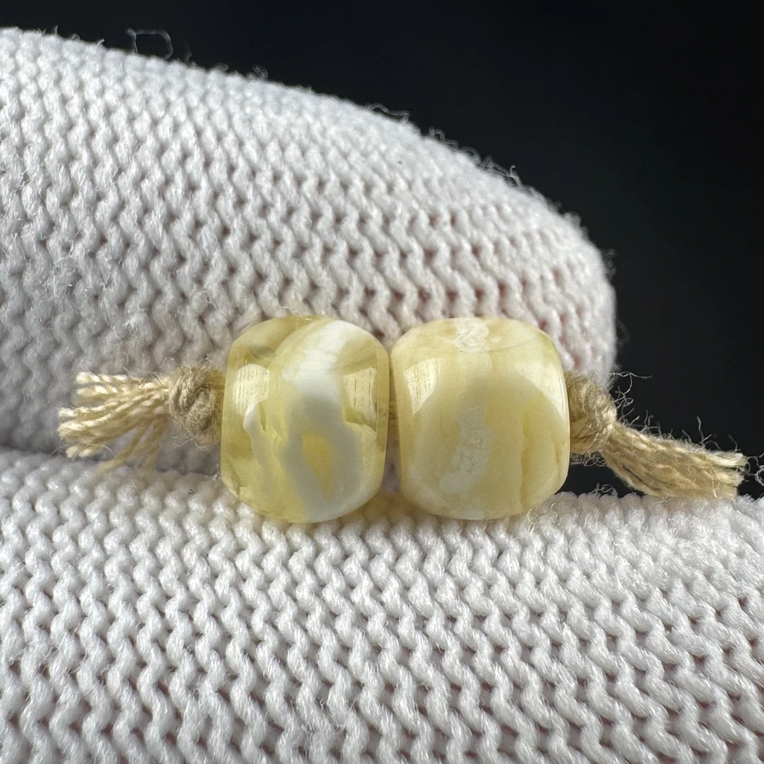 B5973天然原矿俄料蜜蜡瑕疵特价四方珠 5.8mm支持复检
