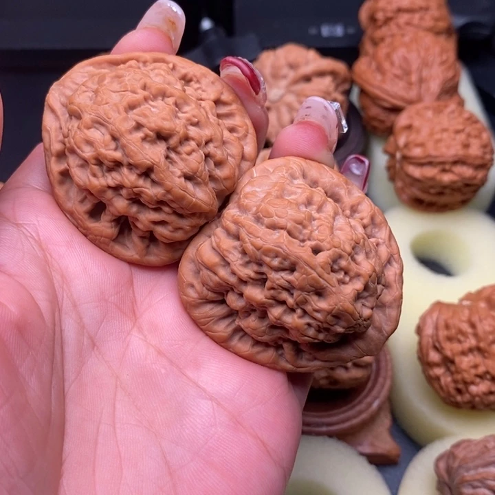 【闪购商品】李*甫文玩核桃手把件金公子