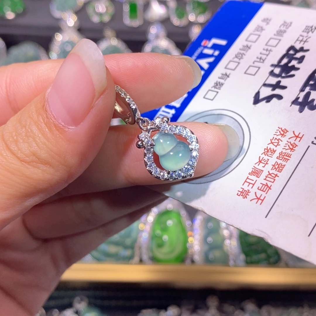 h***～翡翠未镶嵌颈饰天然