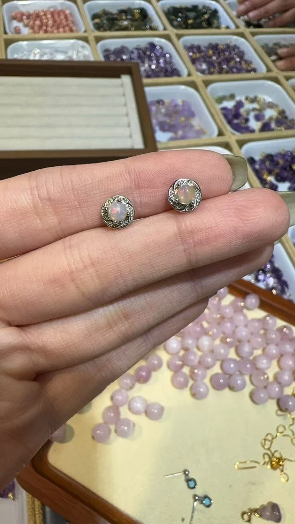 S925银欧珀泊银针耳钉