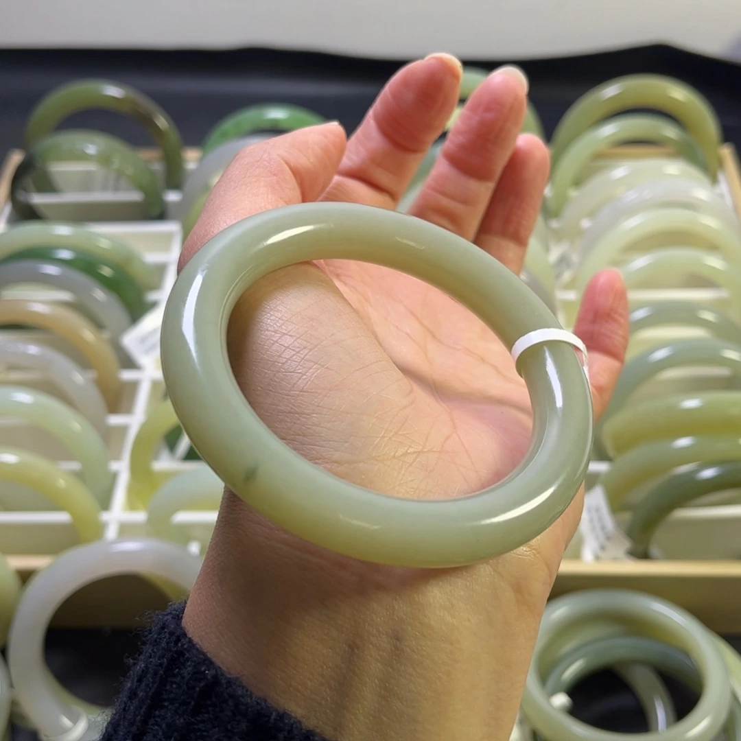 和田玉未镶嵌手镯57.8圈