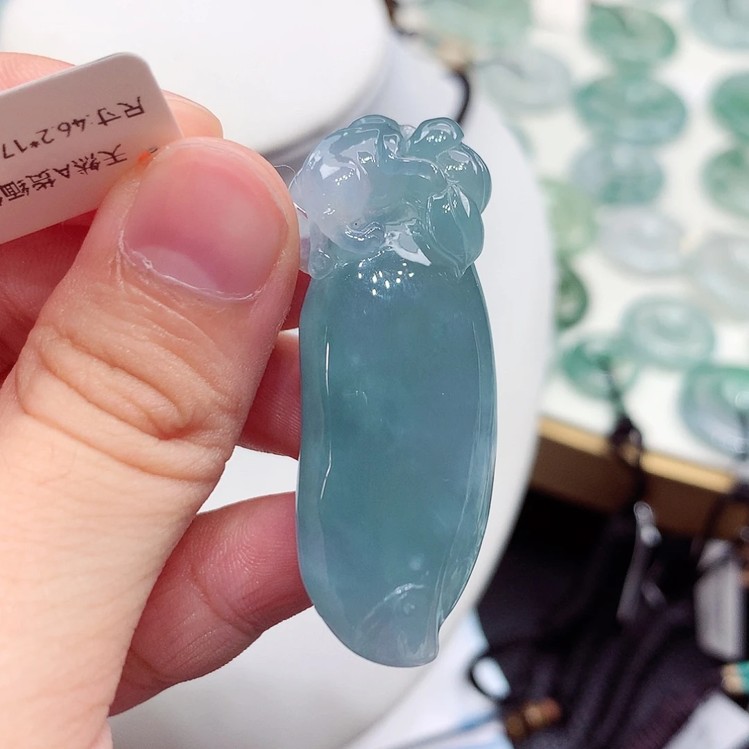 翡翠未镶嵌颈饰编号98，46.2/17.4/11.5