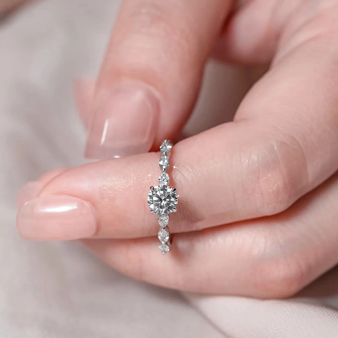 925银莫桑石戒指 【辛德瑞拉】圆形莫桑石一卡女戒个性小众节日礼物