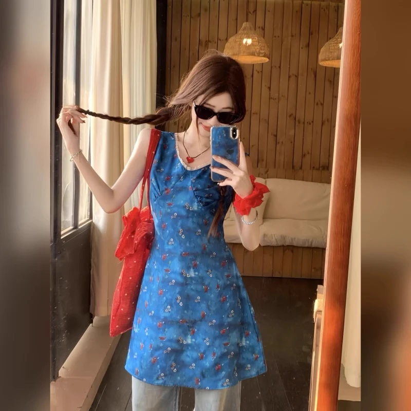 蓝色碎花连衣裙女夏2025新款法式吊带裙茶歇修身小裙子多巴胺穿搭