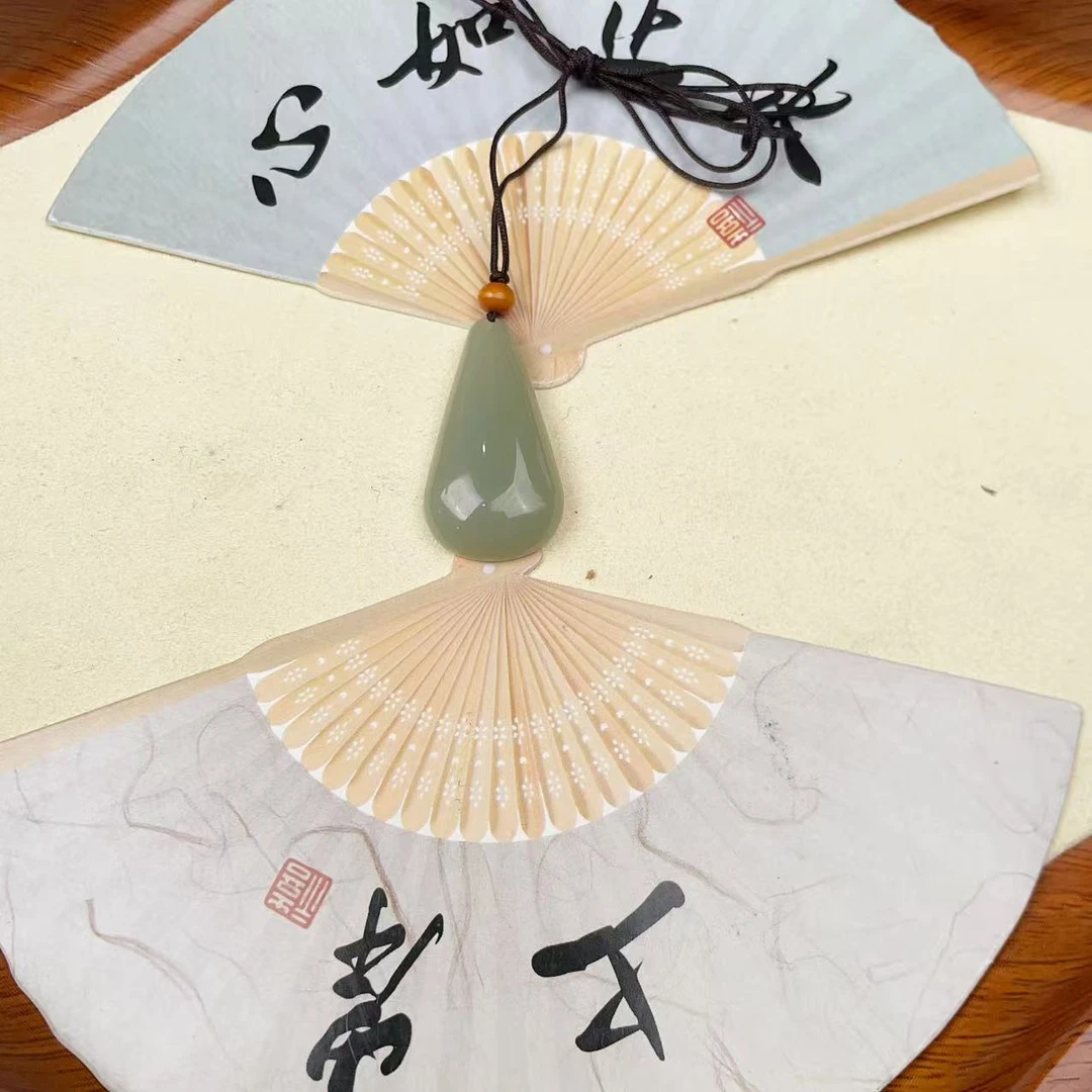 AA和田玉且末冰清水滴吊坠 多样性发货拍一单发一个