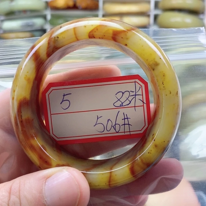 蛇纹石玉颈饰未镶嵌呦*。