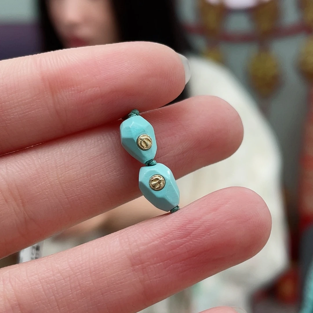 绿松石颈饰未镶嵌