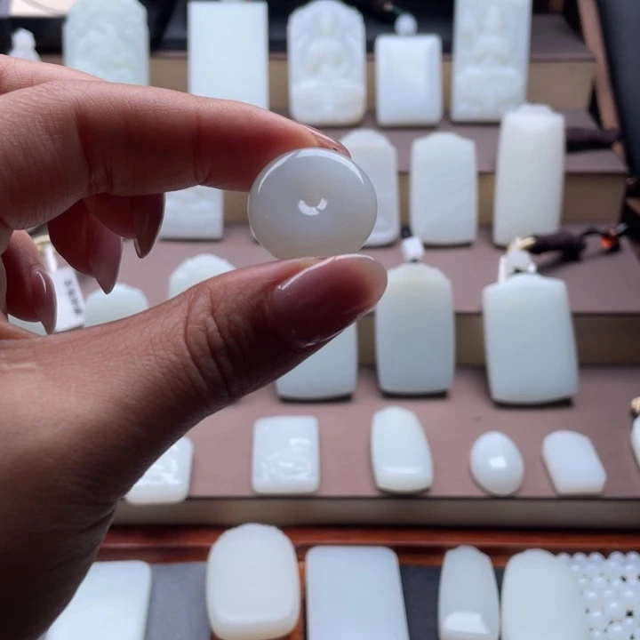 颈饰未镶嵌和田玉