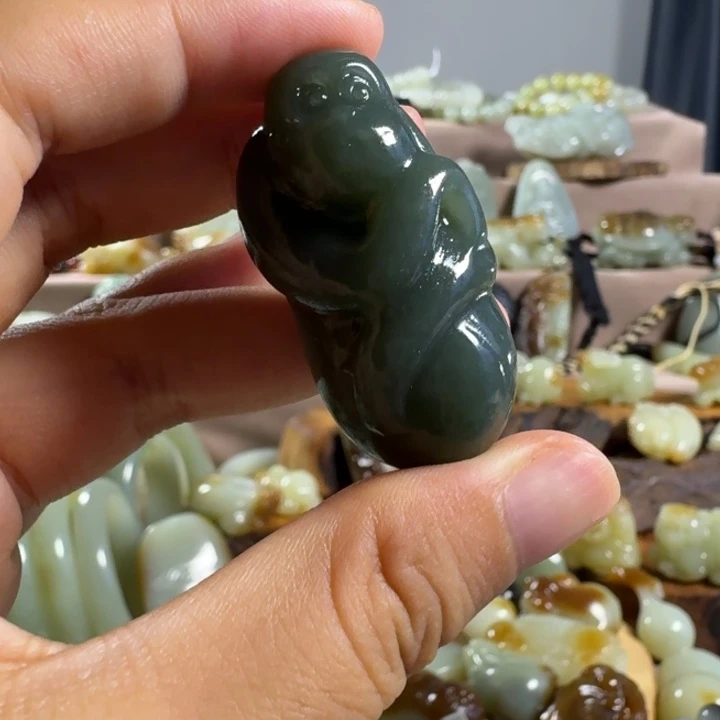 颈饰未镶嵌和田玉（糖玉）