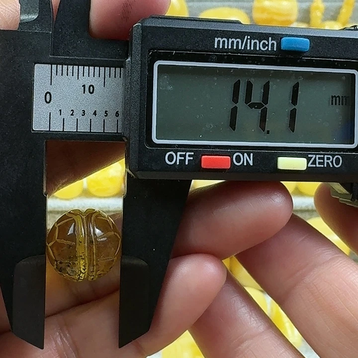 海***。蜜蜡未镶嵌裸石60杂