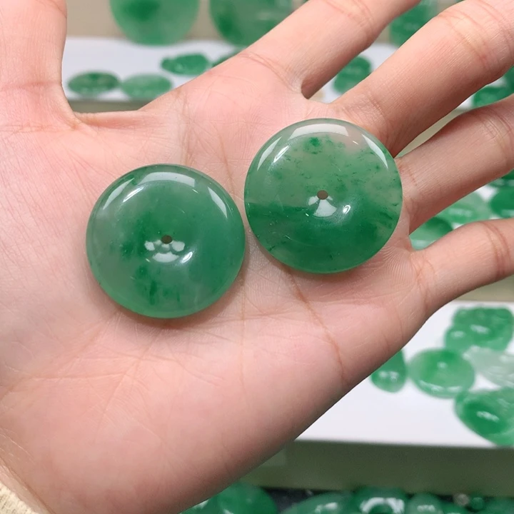 颈饰未镶嵌石英质玉青*檬