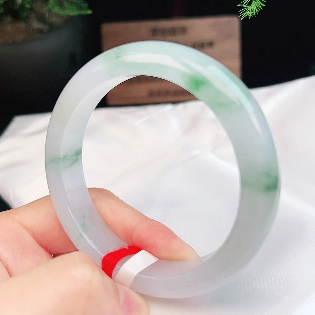 翡翠未镶嵌手镯中水飘花