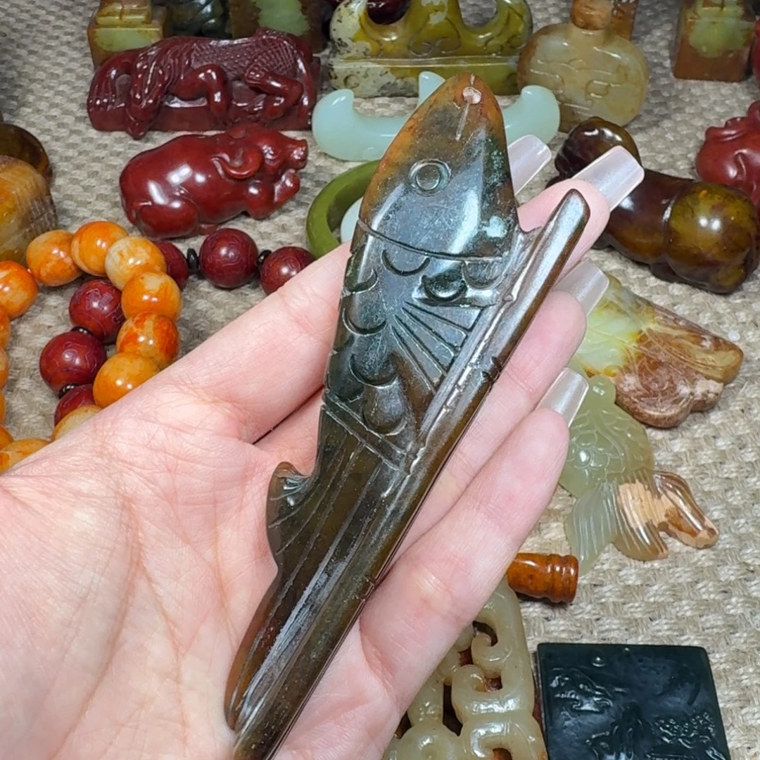 蛇纹石玉未镶嵌颈饰