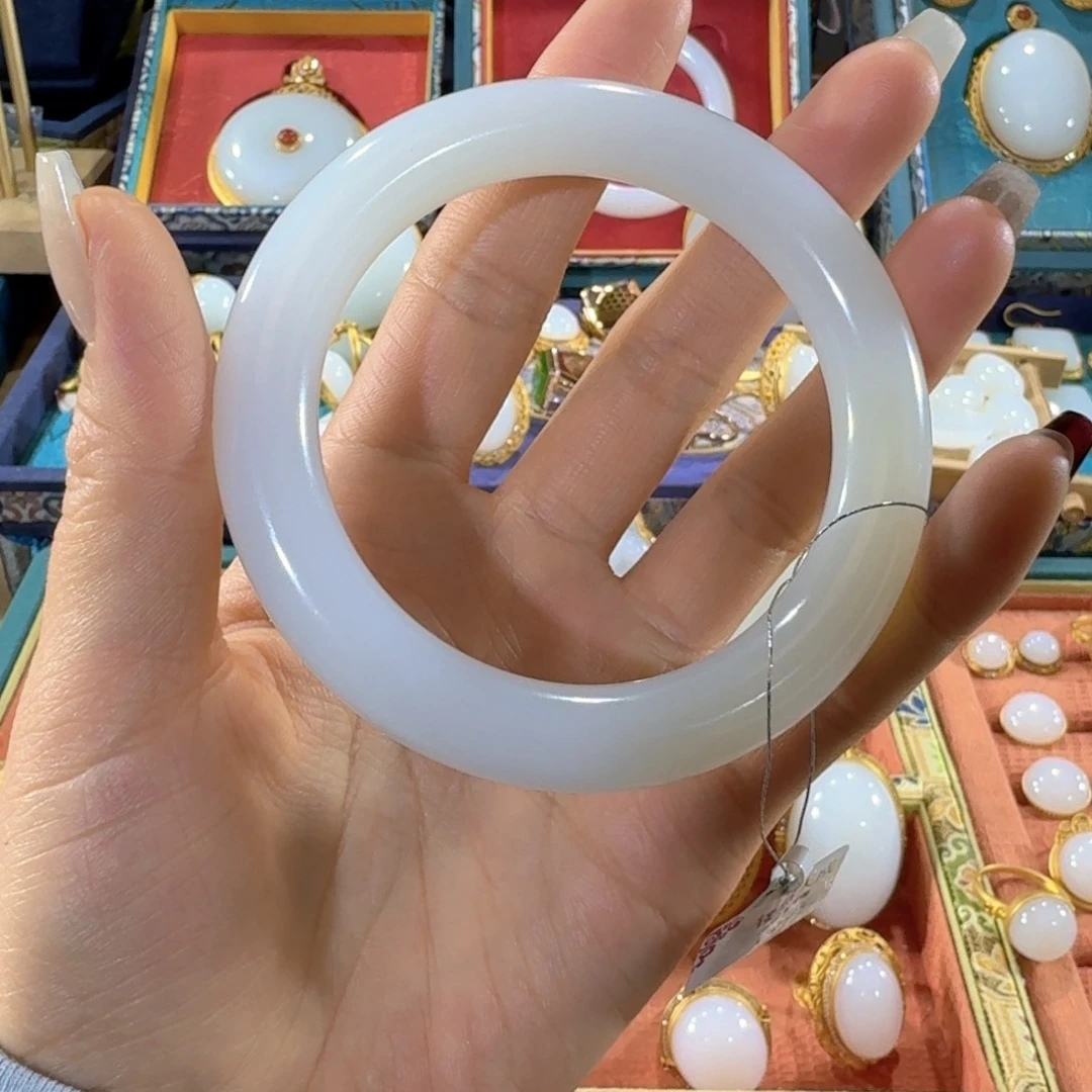 清***影和田玉未镶嵌手镯