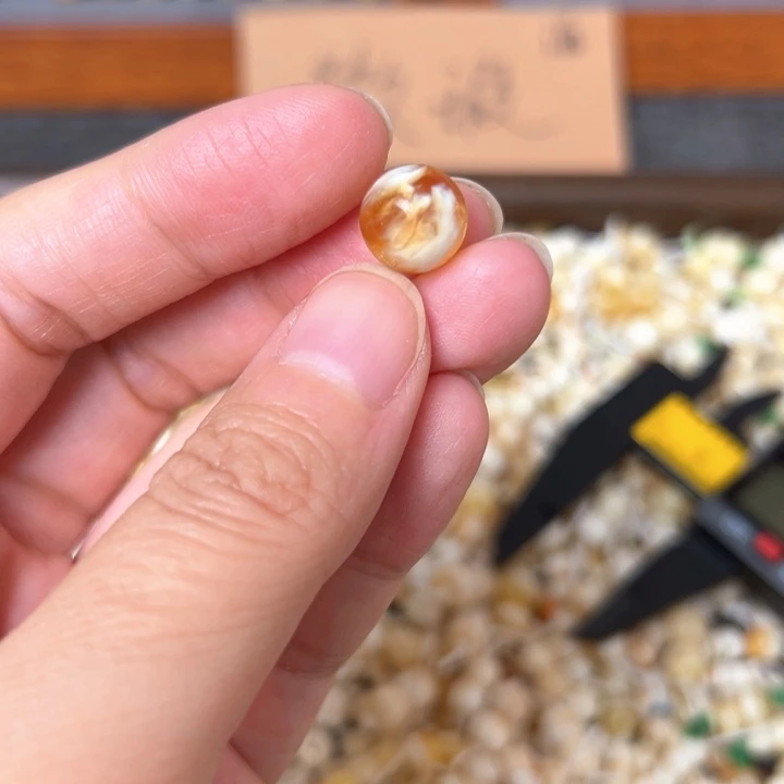 蜜蜡未镶嵌裸石10.4mm一个