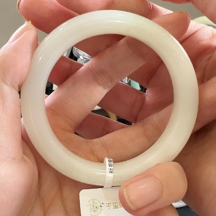 D***a和田玉未镶嵌手链55.3