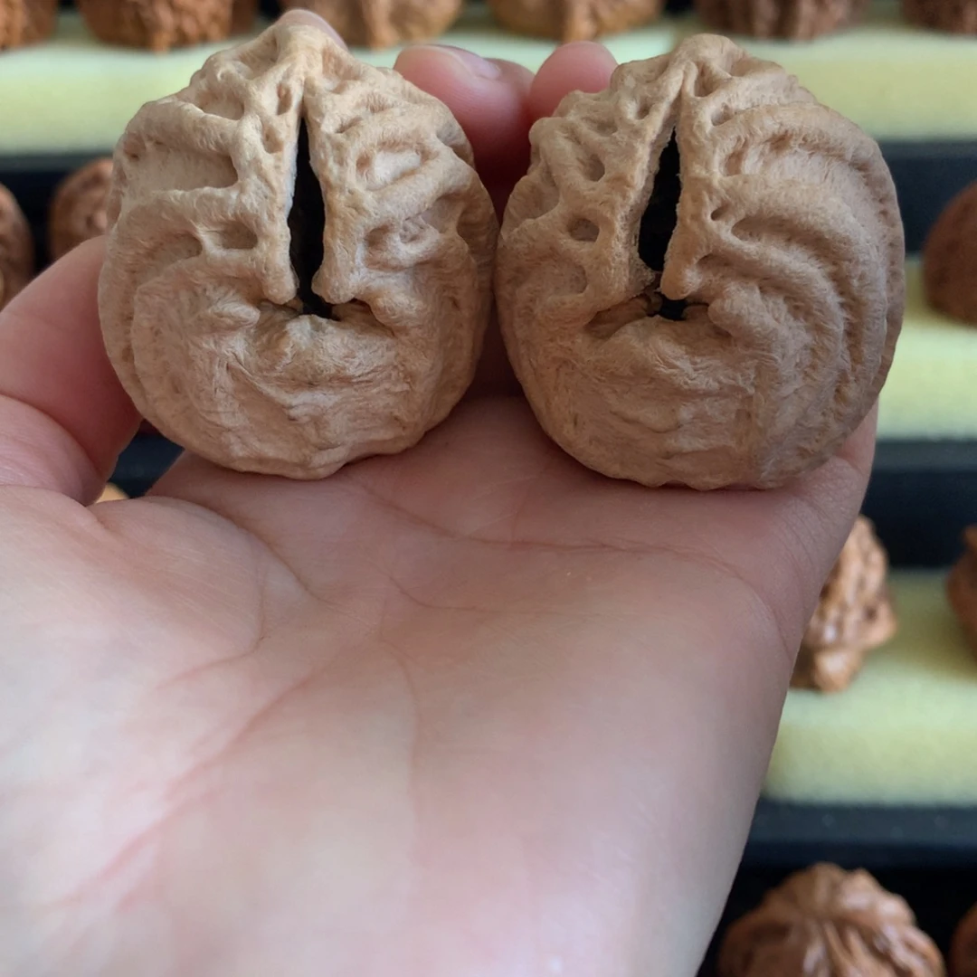 木质类文玩核桃鬼脸