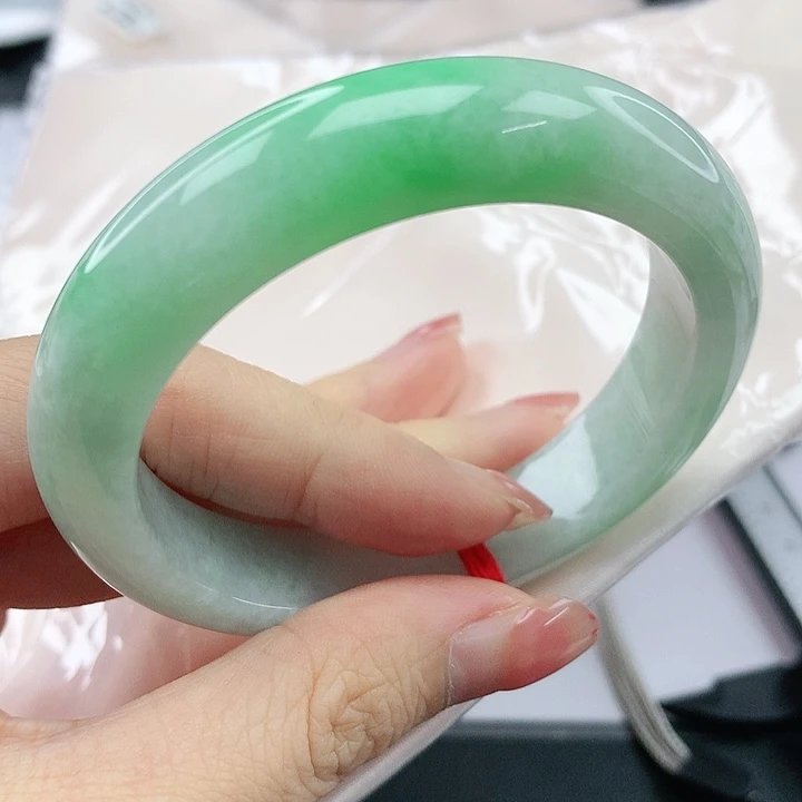 翡翠手镯未镶嵌，782