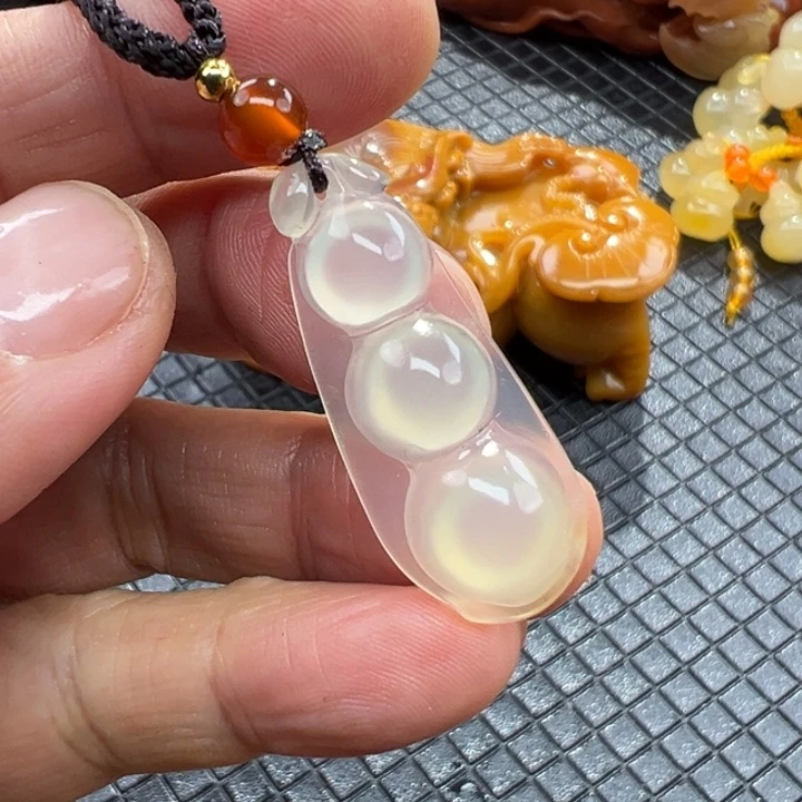 石英质玉（黄龙玉）颈饰未镶嵌