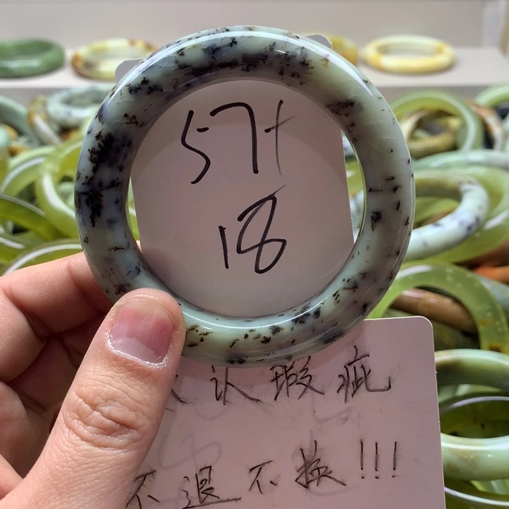 蛇纹石玉手镯未镶嵌大****君