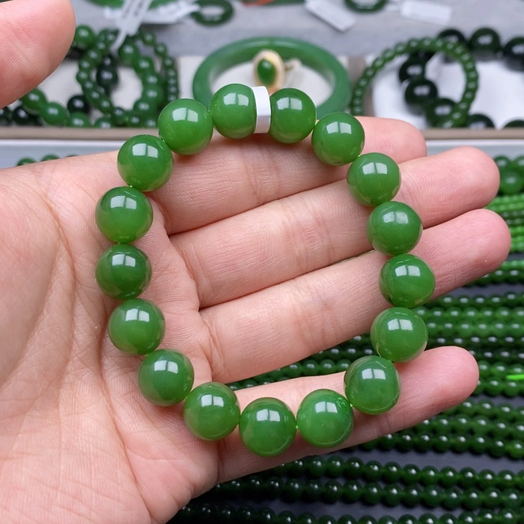 未镶嵌手串和田玉（碧玉）人**云