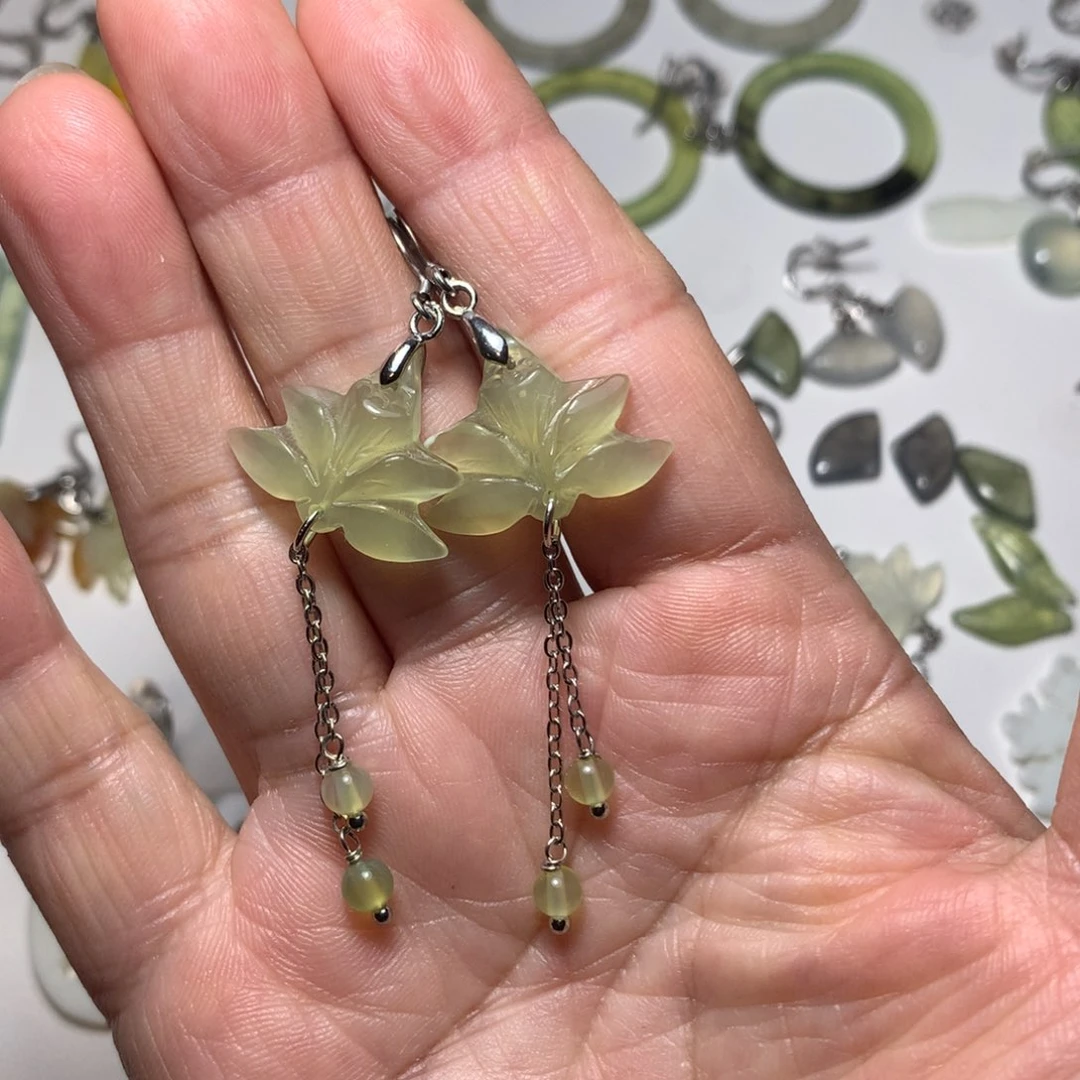 蛇纹石玉耳环未镶嵌