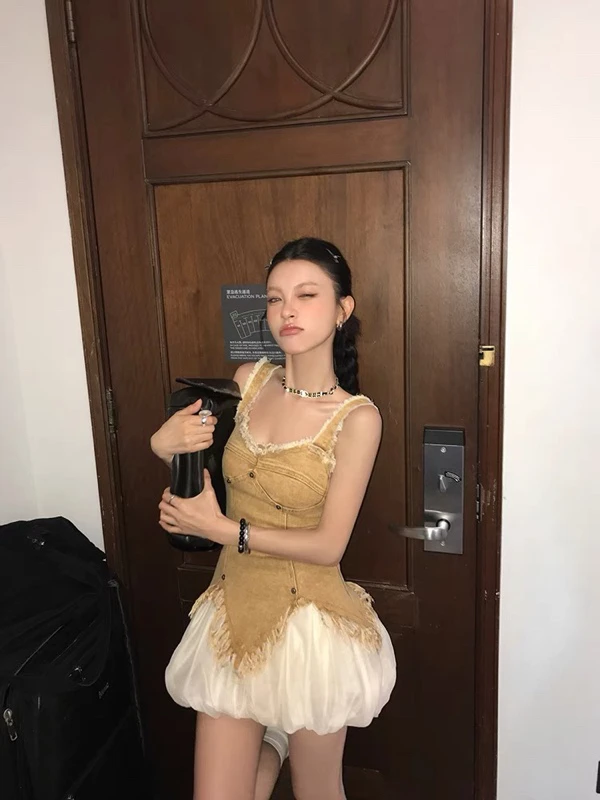 辣妹牛仔吊带裙套装